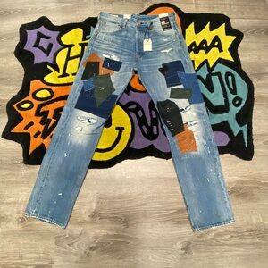 Men’s Levi’s 93 straight leg size 33/34”
Honor the gift T-shirt size Medium